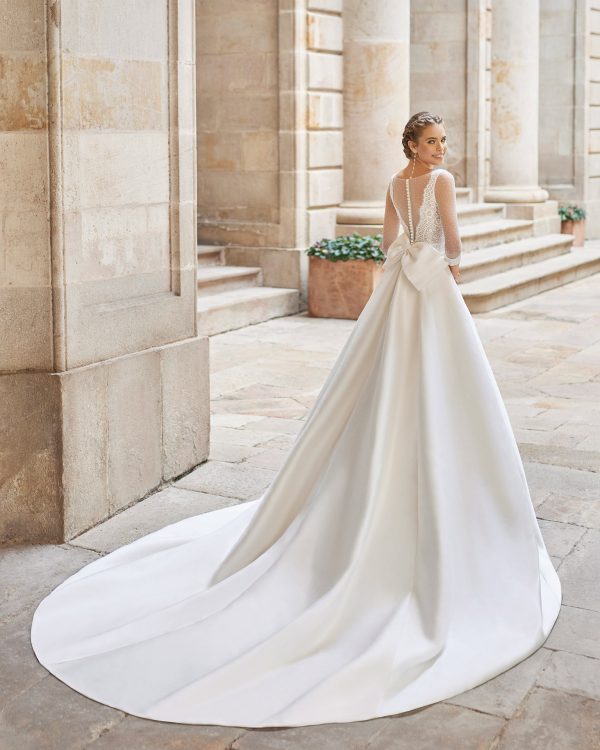 DIPLOMA Wedding Dress Aire Barcelona Collection 2022| Paris