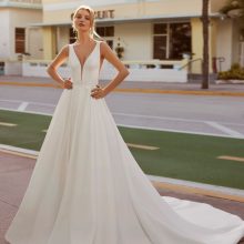 Robe de mariée CLEO Luna Novias collection 2024: Boutique Paris