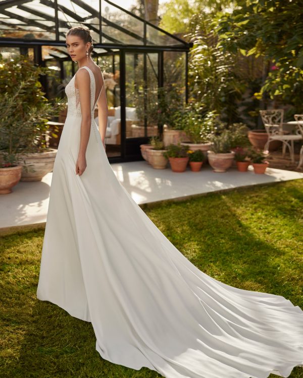 UGARIAN Wedding Dress Aire Barcelona Collection 2025| Paris Boutique