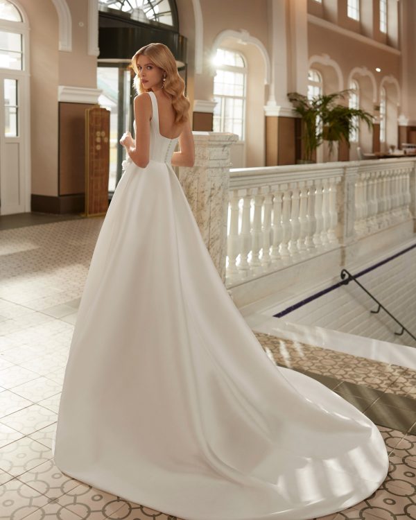 VIONA Wedding Dress Aire Barcelona Collection 2025| Paris Boutique