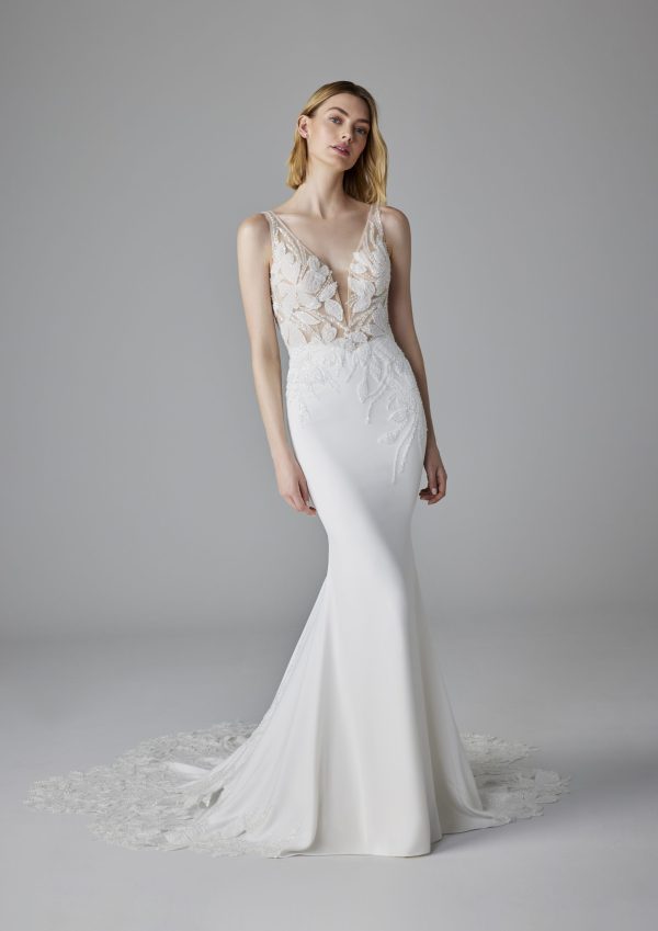 DEBBY Wedding Dress Pronovias collection 2025| Boutique Paris