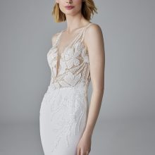 DEBBY Wedding Dress Pronovias collection 2025| Boutique Paris