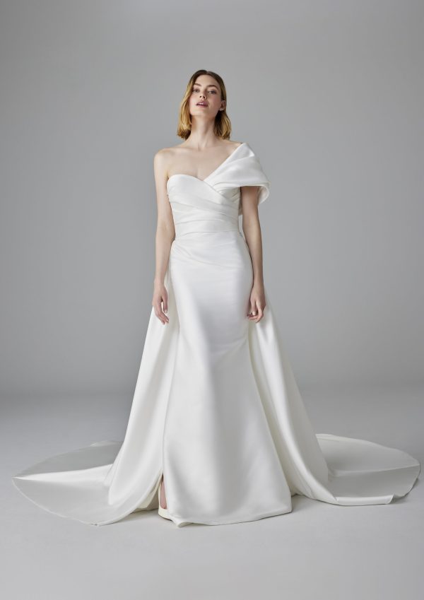 ETIENNES Wedding Dress Pronovias collection 2025| Boutique Paris