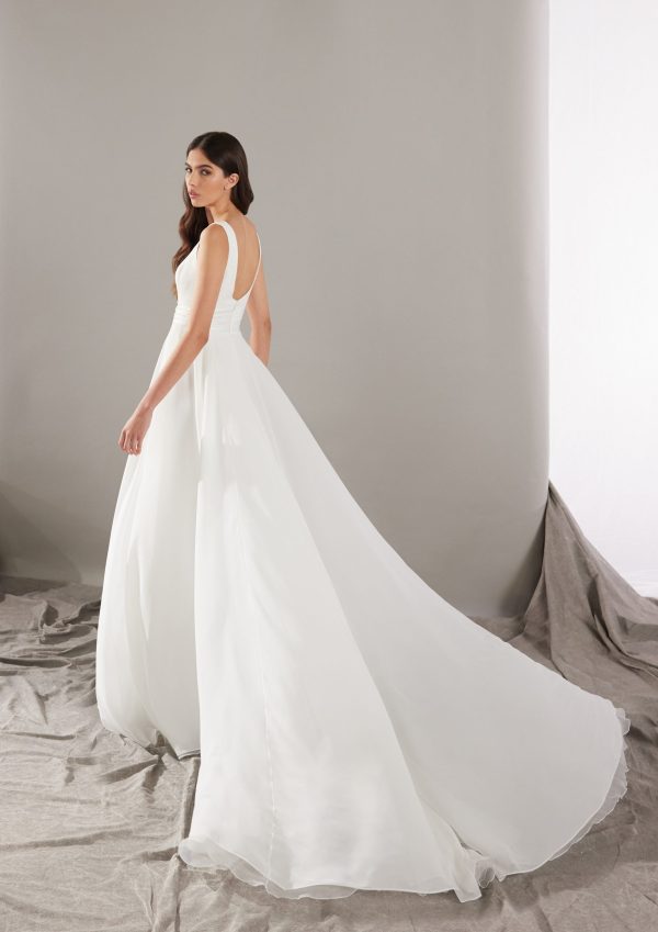 EUFEME Wedding Dress Pronovias collection 2025| Boutique Paris