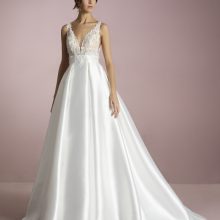 Robe de Mariée UMI White One Collection 2025| Paris