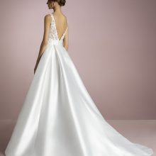 Robe de Mariée UMI White One Collection 2025| Paris