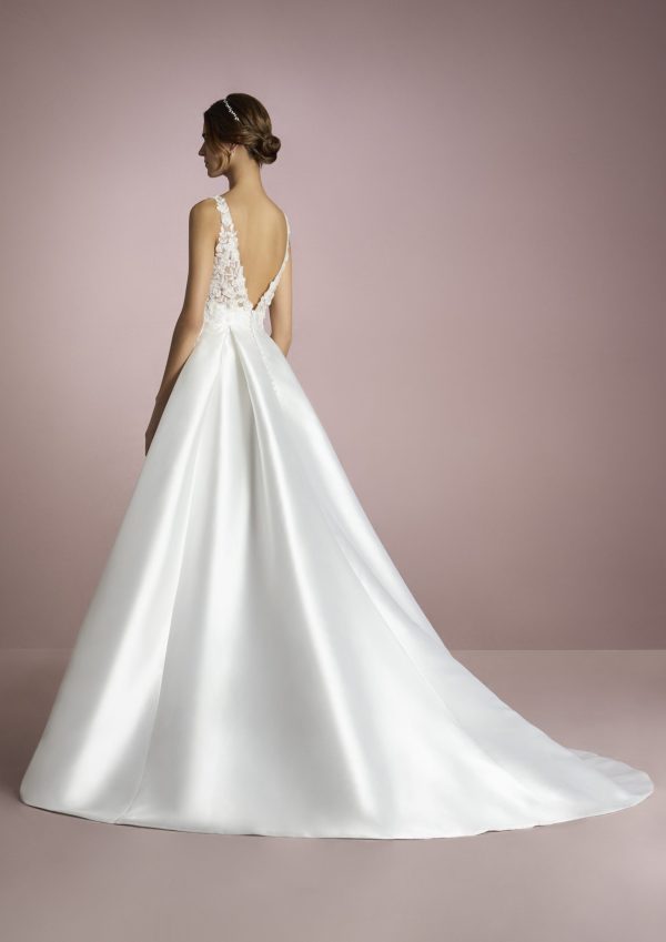 Robe de Mariée UMI White One Collection 2025| Paris