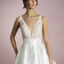 Robe de Mariée UMI White One Collection 2025| Paris