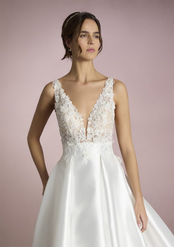 Robe de Mariée UMI White One Collection 2025| Paris