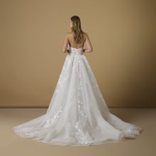 OIFE Nicole Wedding Dress collection 2025| Boutique Paris