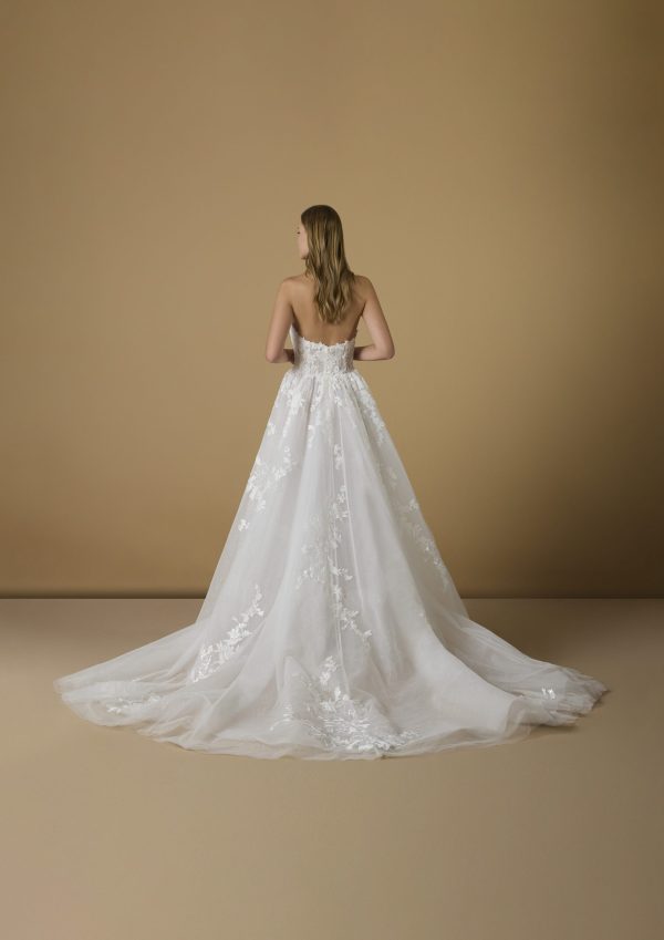 OIFE Nicole Wedding Dress collection 2025| Boutique Paris